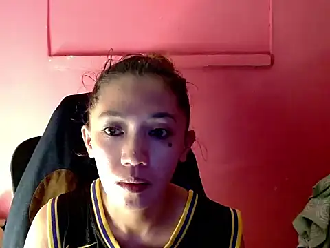 Snapshot of mia_slut0810 chatting on March 7, 6:32 am mia slut0810 online show from March 7, 6:32 am