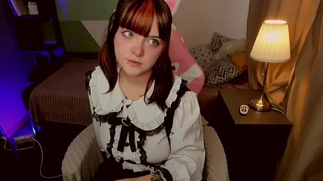 EsterTwilight online show from May 6, 4:01 pm