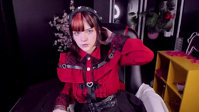EsterTwilight online show from May 7, 4:01 pm