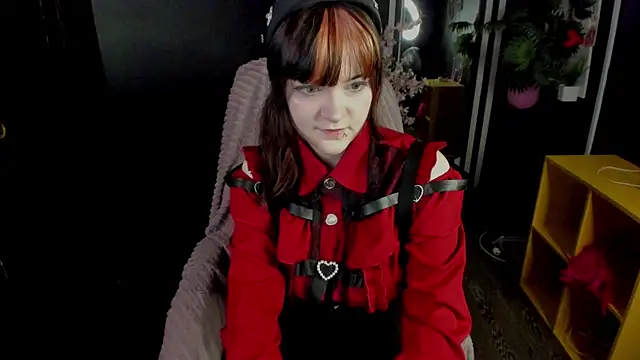 EsterTwilight online show from May 16, 4:06 pm