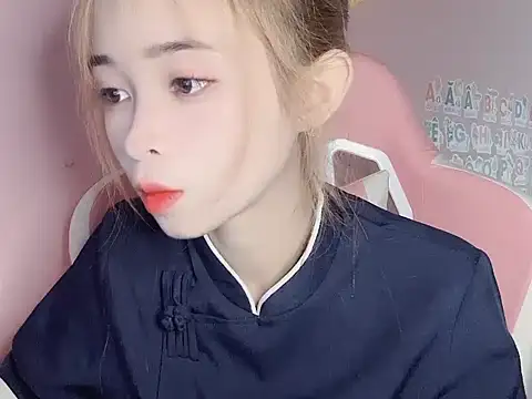 Snapshot of Odile068 chatting on March 11, 5:57 am Odile068 online show from March 11, 5:57 am