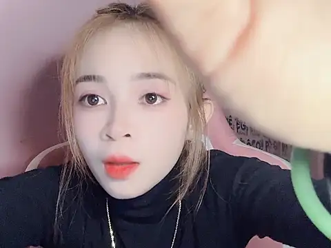 Snapshot of Odile068 chatting on March 11, 6:03 pm Odile068 online show from March 11, 6:03 pm