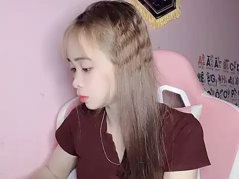 Snapshot of Odile068 chatting on March 16, 5:17 pm Odile068 online show from March 16, 5:17 pm