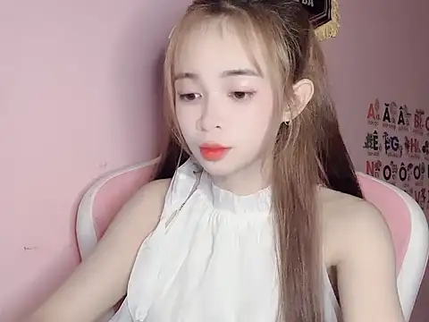 Snapshot of Odile068 chatting on March 19, 3:49 pm Odile068 online show from March 19, 3:49 pm