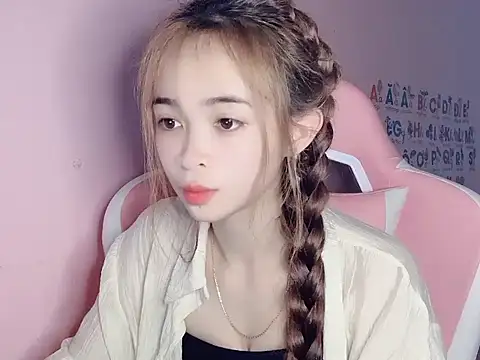 Snapshot of Odile068 chatting on March 28, 4:17 pm Odile068 online show from March 28, 4:17 pm