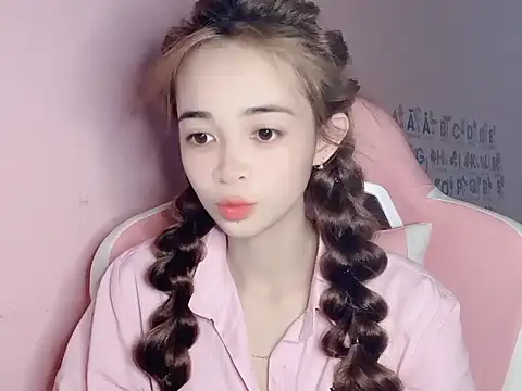 Snapshot of Odile068 chatting on March 30, 3:46 pm Odile068 online show from March 30, 3:46 pm