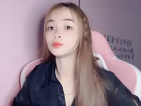 Snapshot of Odile068 chatting on April 1, 4:15 pm Odile068 online show from April 1, 4:15 pm