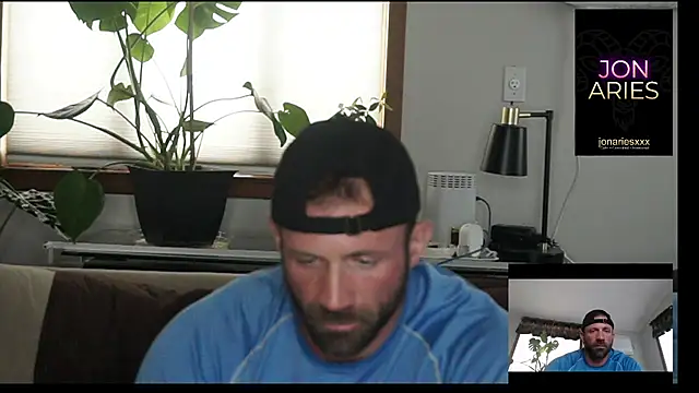 Snapshot of JonAriesxxx chatting on April 3, 7:23 pm JonAriesxxx online show from April 3, 7:23 pm