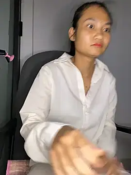 Snapshot of -Lilyn- chatting on April 4, 6:16 pm -Lilyn- online show from April 4, 6:16 pm