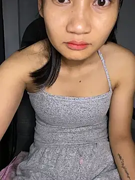 Snapshot of -Lilyn- chatting on April 23, 4:09 pm -Lilyn- online show from April 23, 4:09 pm