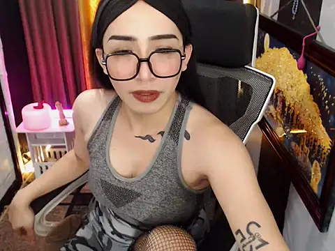 Snapshot of SexyCommander chatting on March 9, 7:56 am SexyCommander online show from March 9, 7:56 am