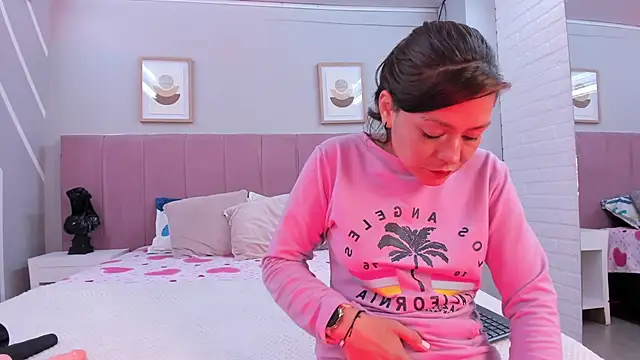 Snapshot of NatyBliss_gh chatting on March 26, 5:24 am NatyBliss gh online show from March 26, 5:24 am