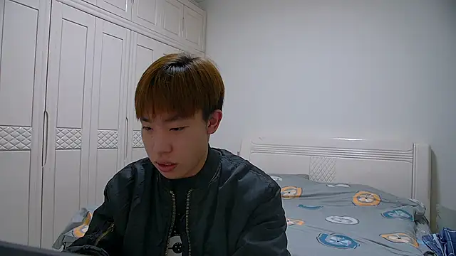 Snapshot of Similu-001 chatting on March 9, 10:08 am Similu-001 online show from March 9, 10:08 am