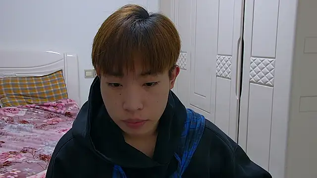 Snapshot of Similu-001 chatting on March 10, 8:52 am Similu-001 online show from March 10, 8:52 am