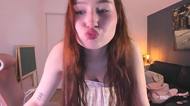 Elvessa Aura online show from May 12, 11:35 pm