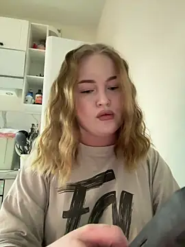 AuroraVale online show from March 15, 6:36 pm