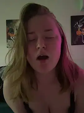 AuroraVale online show from March 25, 9:10 pm