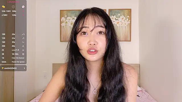 pinkyblooom online show from May 3, 8:09 am