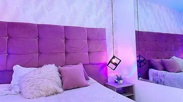 Snapshot of Emmacollinsf chatting on March 27, 7:57 pm Emmacollinsf online show from March 27, 7:57 pm