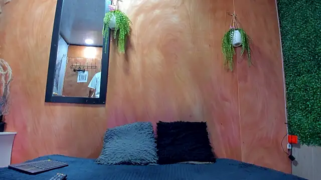 Snapshot of Adrian_fire chatting on March 19, 2:32 pm Adrian fire online show from March 19, 2:32 pm