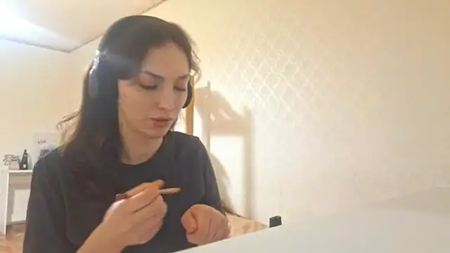 Snapshot of CindyLight chatting on March 31, 3:45 pm CindyLight online show from March 31, 3:45 pm