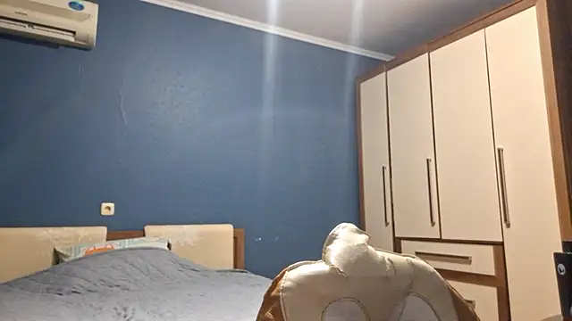 Snapshot of CindyLight chatting on April 3, 4:49 pm CindyLight online show from April 3, 4:49 pm