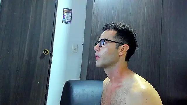 Snapshot of Gael_Saint chatting on March 18, 12:19 pm Gael Saint online show from March 18, 12:19 pm