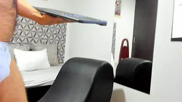 Snapshot of Gael_Saint chatting on March 19, 12:20 pm Gael Saint online show from March 19, 12:20 pm