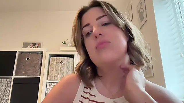 Snapshot of annabellewarick chatting on March 24, 1:16 pm annabellewarick online show from March 24, 1:16 pm