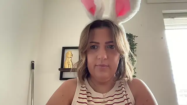 Snapshot of annabellewarick chatting on April 2, 10:02 am annabellewarick online show from April 2, 10:02 am