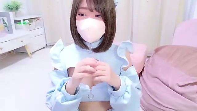 Snapshot of TSU-YU chatting on April 7, 10:26 am TSU-YU online show from April 7, 10:26 am