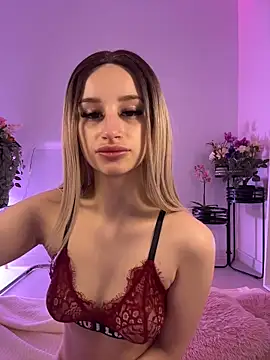 ScarletFlameee online show from May 22, 5:36 am