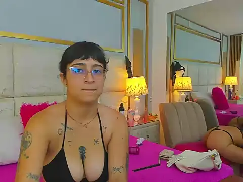 Snapshot of AliceeANDemma chatting on March 24, 7:08 pm AliceeANDemma online show from March 24, 7:08 pm