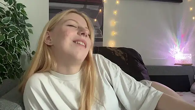 Snapshot of Fanny_Fresh chatting on June 26, 8:08 am Fanny Fresh online show from June 26, 8:08 am