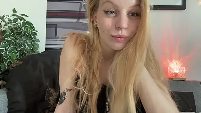 Snapshot of Fanny_Fresh chatting on July 16, 8:09 am Fanny Fresh online show from July 16, 8:09 am