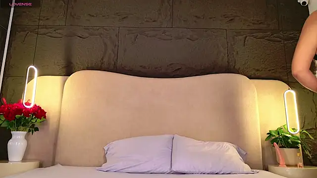 KariinnaG online show from March 24, 8:47 pm