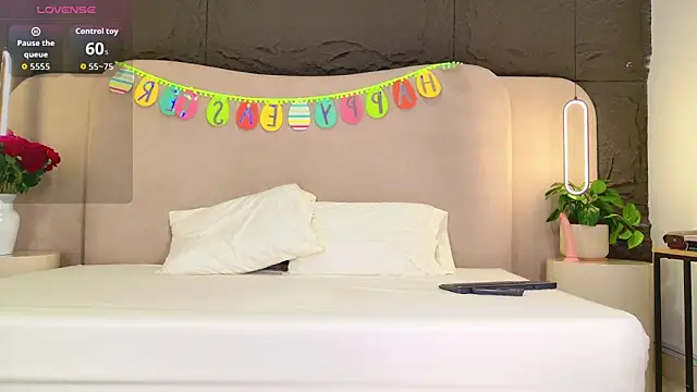 KariinnaG online show from March 28, 1:00 pm