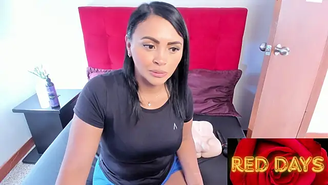 Snapshot of EstrellaSmmith chatting on April 2, 5:43 pm EstrellaSmmith online show from April 2, 5:43 pm