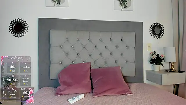 Snapshot of Arya_Grey chatting on April 1, 11:33 am Arya Grey online show from April 1, 11:33 am