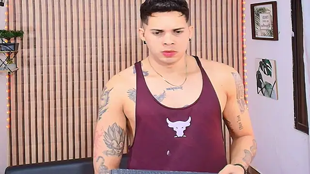 Snapshot of johan_speitzer chatting on March 20, 2:16 am johan speitzer online show from March 20, 2:16 am