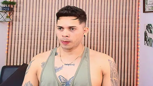 Snapshot of johan_speitzer chatting on March 23, 12:25 am johan speitzer online show from March 23, 12:25 am