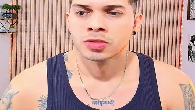 Snapshot of johan_speitzer chatting on April 4, 12:53 am johan speitzer online show from April 4, 12:53 am