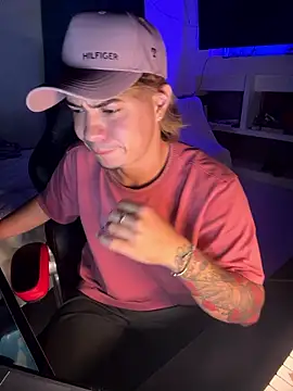 AngelLatinBoy online show from March 25, 2:39 am