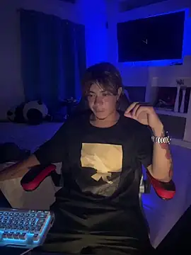 AngelLatinBoy online show from April 3, 4:32 am