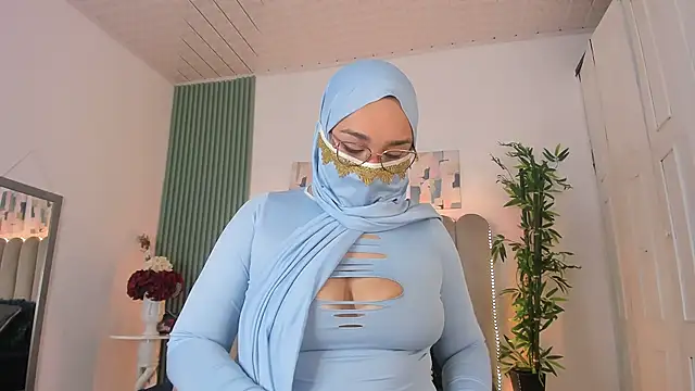 Snapshot of alely_ale chatting on March 12, 4:57 pm alely ale online show from March 12, 4:57 pm