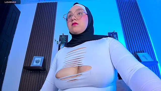 Snapshot of alely_ale chatting on March 20, 4:45 pm alely ale online show from March 20, 4:45 pm