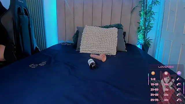 Snapshot of alely_ale chatting on April 1, 4:59 pm alely ale online show from April 1, 4:59 pm