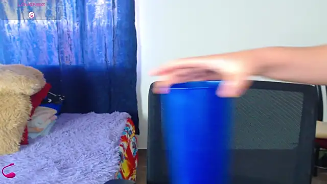 Snapshot of V_ALERY chatting on March 21, 8:56 pm V ALERY online show from March 21, 8:56 pm