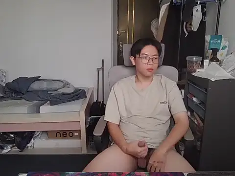 Snapshot of Sh-618 chatting on March 9, 7:56 am Sh-618 online show from March 9, 7:56 am