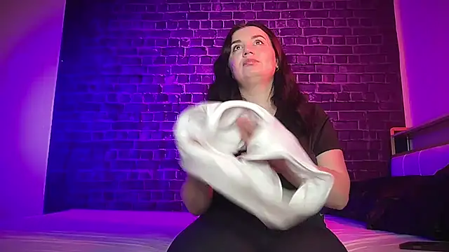 Realm Of Desire online show from May 10, 5:40 pm